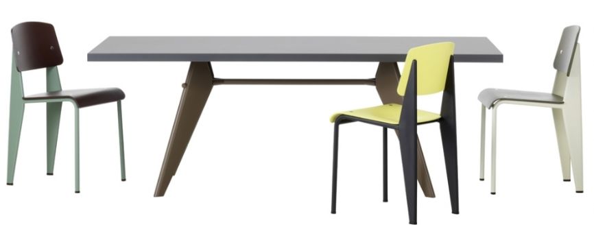 chaises standard et table em en metal et bois vitra jean prouve